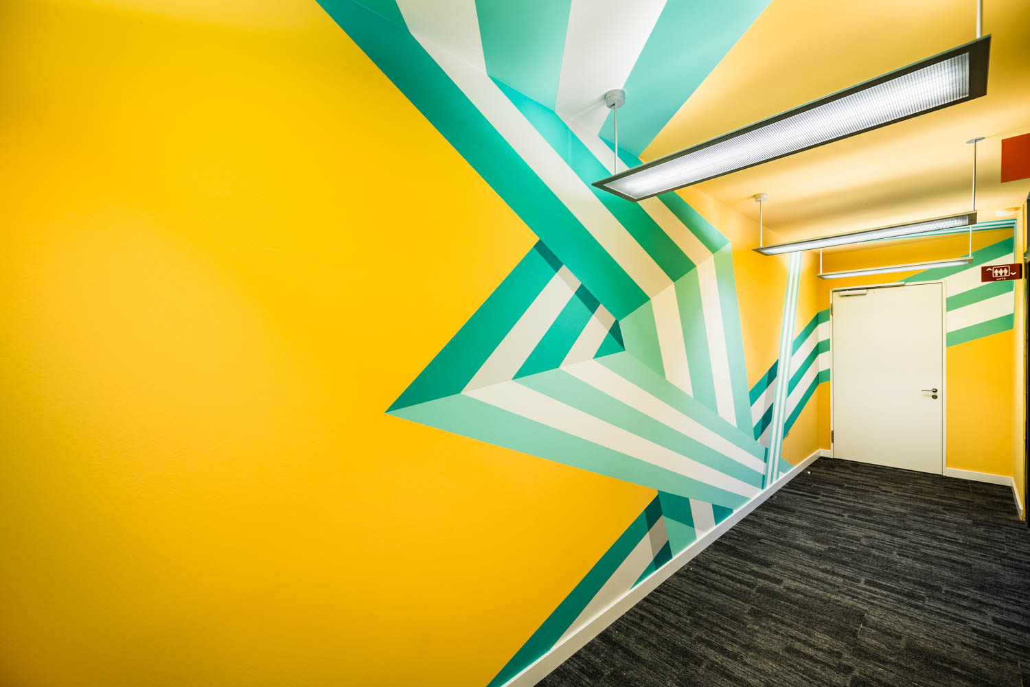 klebebande-office-design-arbeitsplatz-bandenmuster